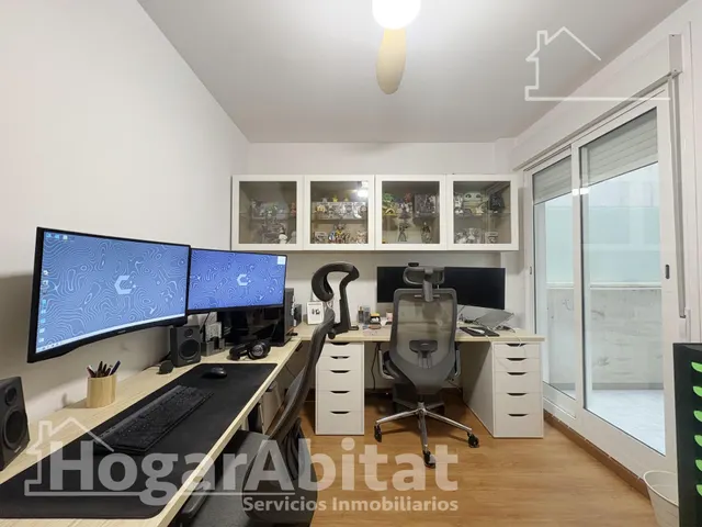 ¡Hogar de lujo! Amplio, sofisticado y reformado, con patio y garaje, todo amueblado — 21