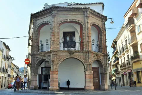 Tu tranquilidad empieza aquí: dos plazas de garaje en Calle San Pedro