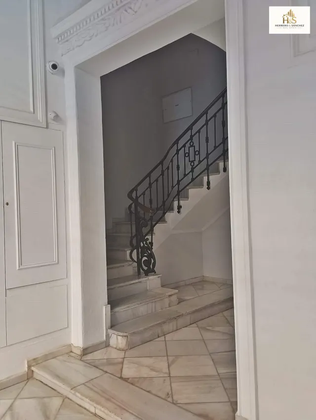 Se alquila oficina en entreplanta - calle castaños - zona centro - Alicante — 17