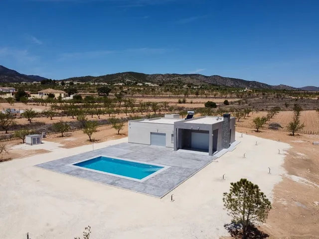 VILLAS DE OBRA NUEVA EN PINOSO — 24