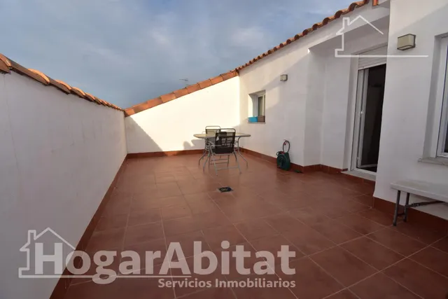 PRECIOSO ÁTIO CON TERRAZA Y TRES BALCONES — 14