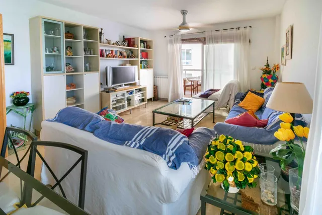 Apartamento de esquina de 3 dormitorios, 2 baños, parking y  - foto 4