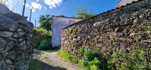 CASA DE PIEDRA CON TERRENO OPARA REFORMAR EN OUTES — 5
