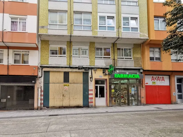 Bajo amplio, con portón de entrada de vehículos, en la calle - foto 3