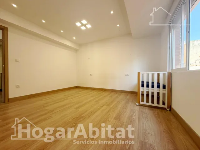 REFORMADO CON 4 DORMITORIOS Y BALCÓN — 10