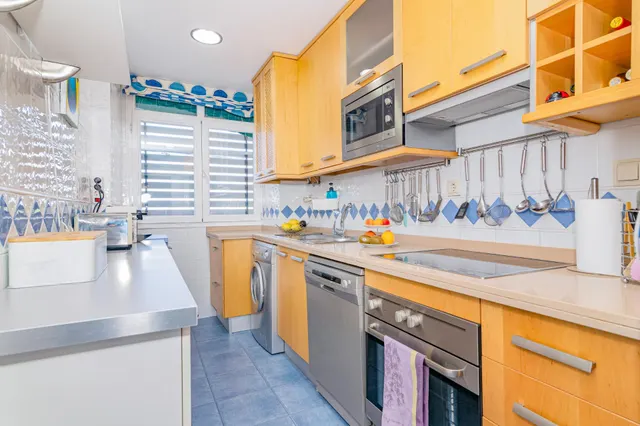 ¡Tu oasis junto a mar! Precioso piso de 2 dormitorios con terraza, piscina y garaje en Playa Poniente, Motril. — 28