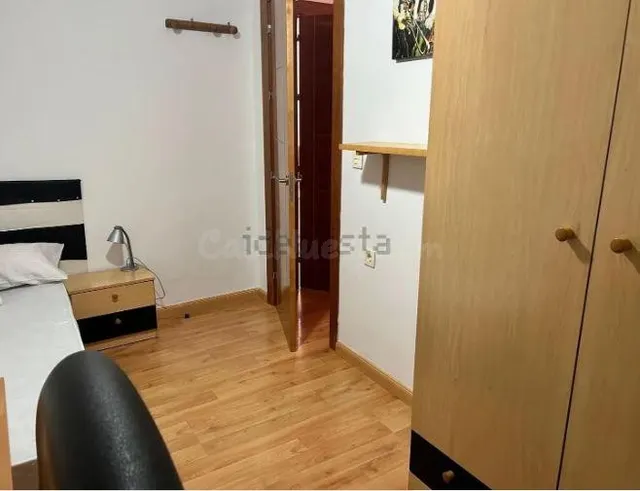 SE ALQUILA PISO EN CALLE VERDIALES IDEAL PARA ESTUDIANTES CH - foto 4