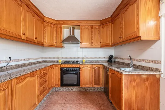 CHALET EN PRIMERA LINEA EN PLAYA GUARDAMAR 6 HABS — 28