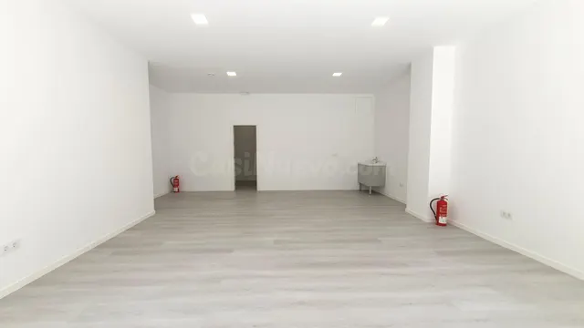 Oportunidad Única: Local Comercial en Vitoria por solo 690 € - foto 2