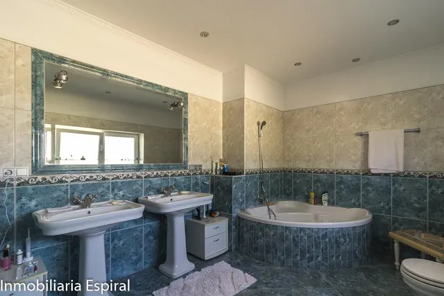 Impresionante Chalet en Abegondo con Vistas al Valle . — 33