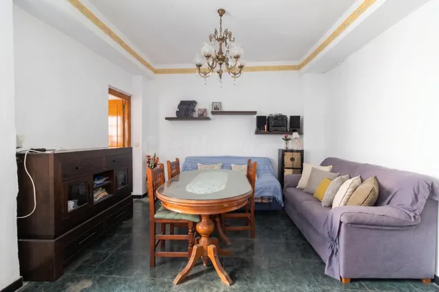 Casa con posibilidad de Piscina y Garaje cerca del centro de - foto 3