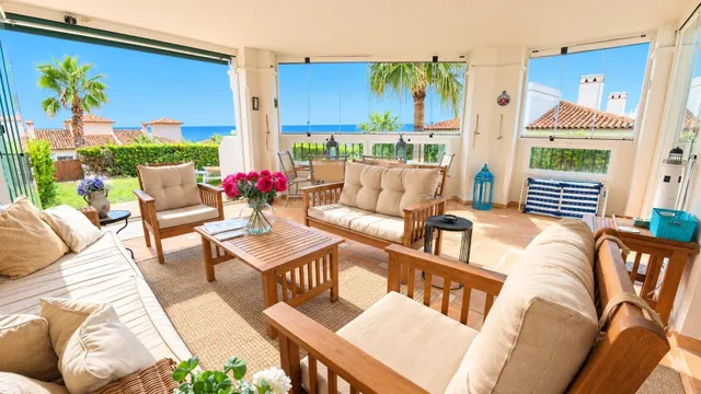 Apartamento de planta baja de esquina con 2 dormitorios con jardin y vistas parciales al mar — 5