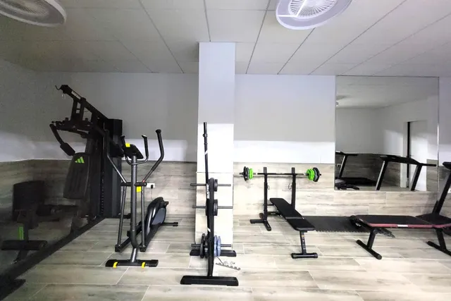 Apartamento moderno (desde 2024 - 148 m2 - 1.ª planta) en Alegria XVIII con piscina interior, sauna y gimnasio, en pleno centro de la ciudad, ¡a tan solo 300 m de Piscinas Naturales/Playa del Cura! — 39