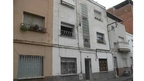 Se vende Piso OKUPADO en Moncayo 12 Sabadell, (Barcelona).