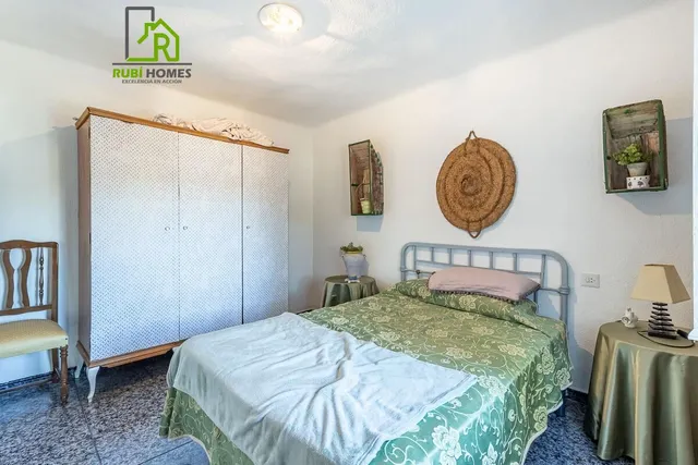 Amplia casa independiente de seis dormitorios a un paso del pantano de los Bermejales — 35