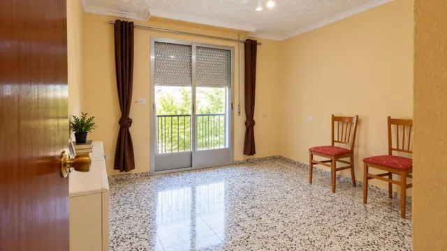 Vivienda unifamiliar con dos viviendas independientes, terraza y almacén en Cañada — 12