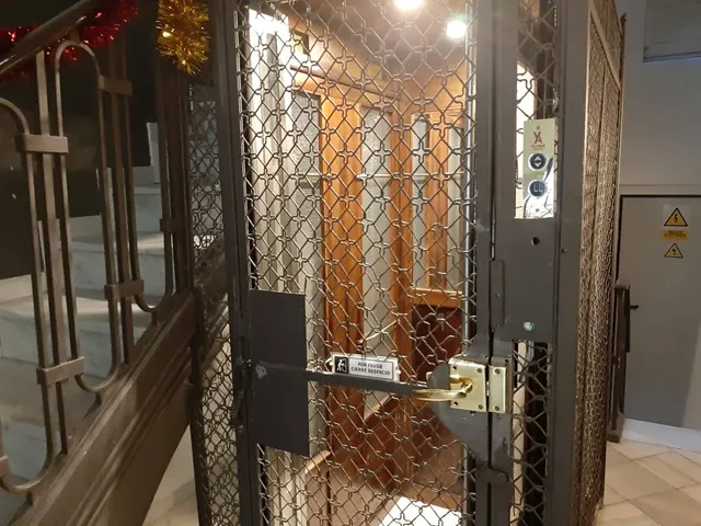 Apartamento con balcón junto a Passeig Sant Joan – Eixample — 19