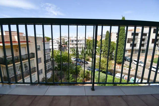 PISO LUMINOSO CON TERRAZA Y VISTAS DESPEJADAS EN SITGES — 16