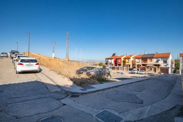 SOLAR RESIDENCIAL EN OTURA — 14