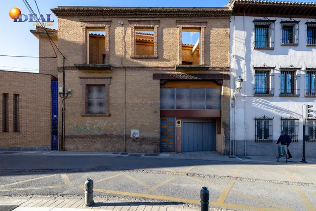 Barrio del Realejo. Sacamos a la venta dos plazas de garaje para coche muy grande. — 3