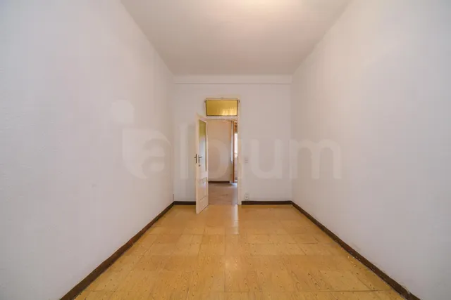 Espectacular vivienda esquinera con siete balcones frente al Mercat del Born — 28