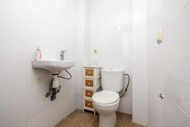 ¡Tu hogar soñado te espera en esta espectacular casa reformada! — 31