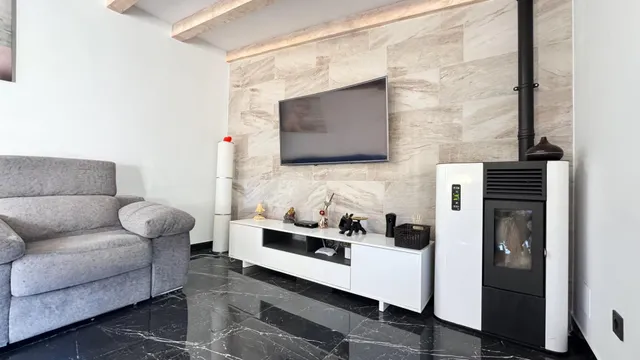 Exclusiva Casa Reformada con Piscina Privada y Parcela de 7.000 m2 en Blanca, Murcia — 12