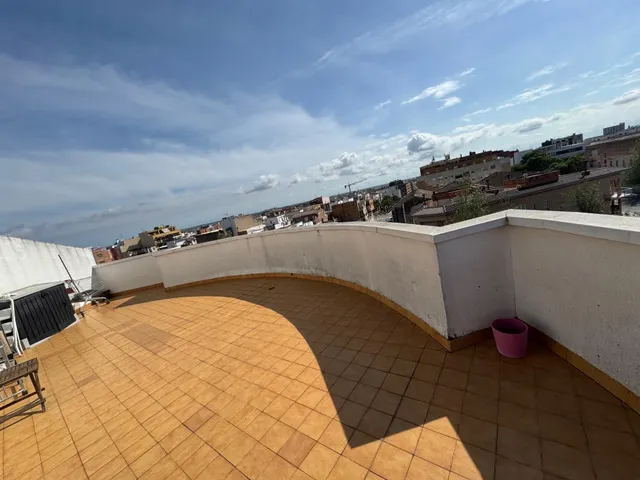 Amplio Atico de 111m2 con Terraza de 140m2 y Piscina Comunitaria en Zona Exclusiva — 10