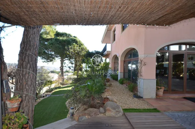 Casa con piscina en venta con vistas espectaculares en Alella — 8
