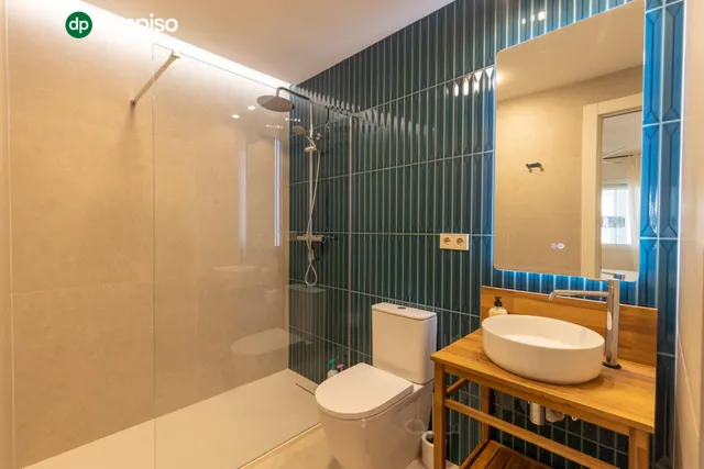 ¡exclusivo apartamento en primera linea de playa con reforma integral de alta gama! — 21