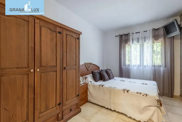 Chalet independiente con pozo propio y placas solares — 12