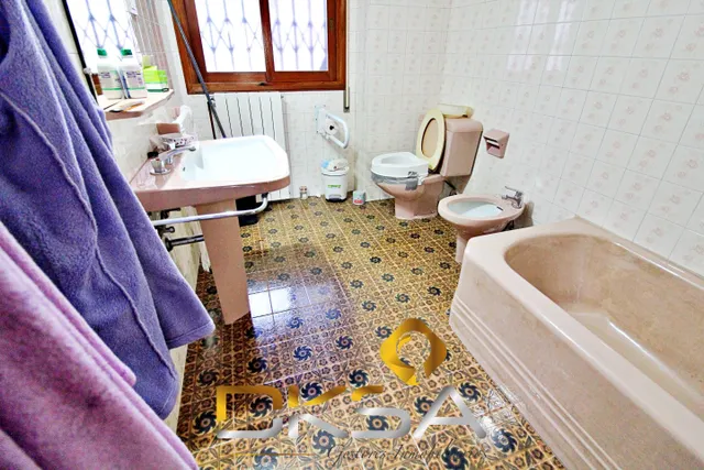 320 m2, 5 habitaciones y un salón de 80 m2: esto no es un piso, es casi un mundo aparte — 22