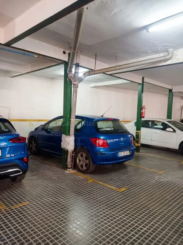 Garaje Exclusivo para Coche Pequeño en Ubicación Privilegiad - foto 4