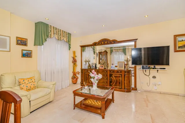 ¡AMPLIA CASA DE 4 DORMITORIOS, 3 BAÑOS Y CALEFACCIÓN CENTRAL EN LA ZUBIA! ✨ — 13