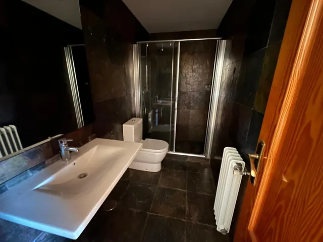 Bungalow de 250 m2 con 5 habitaciones, patio, terraza y piscina comunitaria — 6