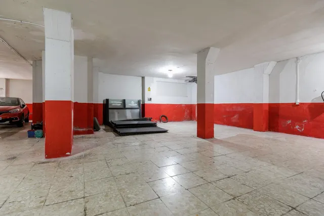 Local Comercial con 254 metros cuadrados junto a Carretera de la Sierra. — 3