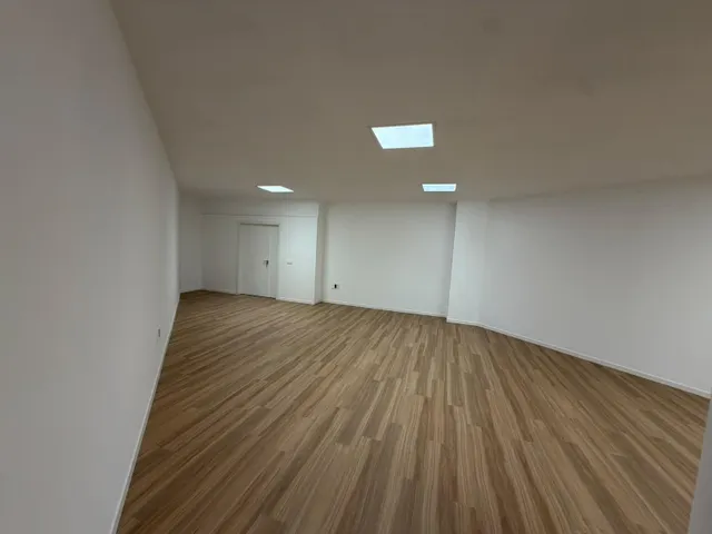 Local comercial en plena avenida santos patronos — 8