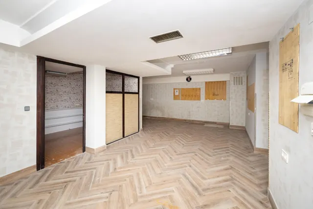 Local comercial con casi 1000 m2 en plena Gran via de Granada. Oportunidad única y exclusiva — 18