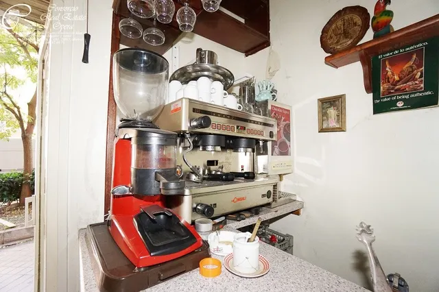 BAR CAFETERIA FRENTE A METRO Y RENFE PIRAMIDES — 19