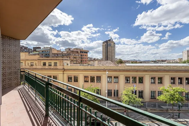 Piso señorial de 182 m2 en Avenida Madrid: amplitud, luz y posibilidades infinitas con garaje opcional. — 11