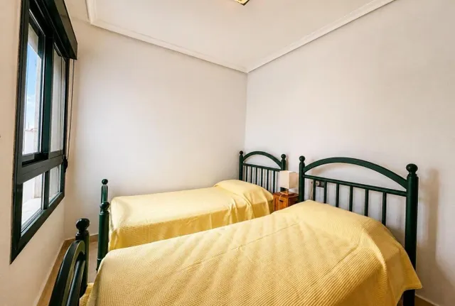 Ático dúplex con vistas frontales al mar y amplio solárium en Guardamar del Segura — 18
