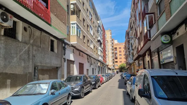 LOCAL COMERCIAL de 130 m2 a pie de calle. — 15