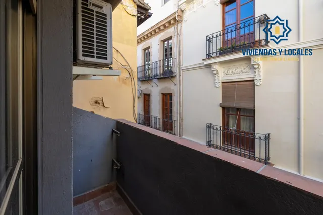 ATENCIÓN INVERSORES. Edificio comercial en pleno centro de Granada, entre Puentezuelas y Alhóndiga — 38