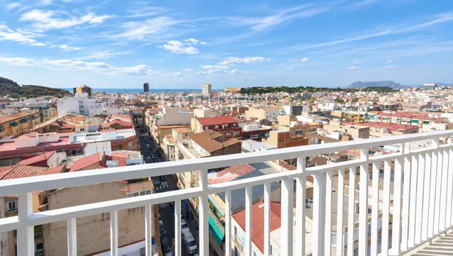 Vivienda reformada en 11ª planta con vistas panorámicas — 24