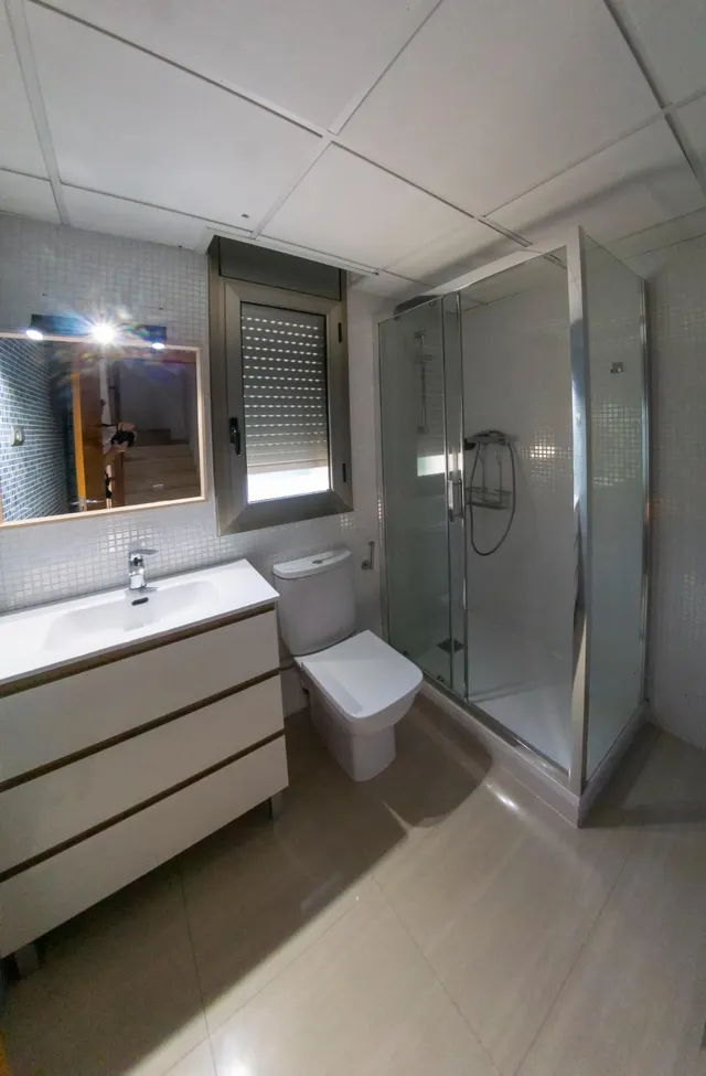 CASA ESQUINERA DE 5 habitaciones EN BARENYS — 32