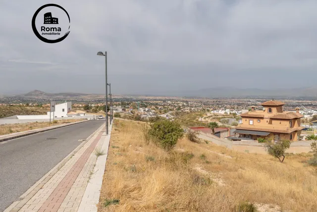 Terreno urbano de 750 m2 en Altos de La Zubia. Parcela 17, manzana M — 12