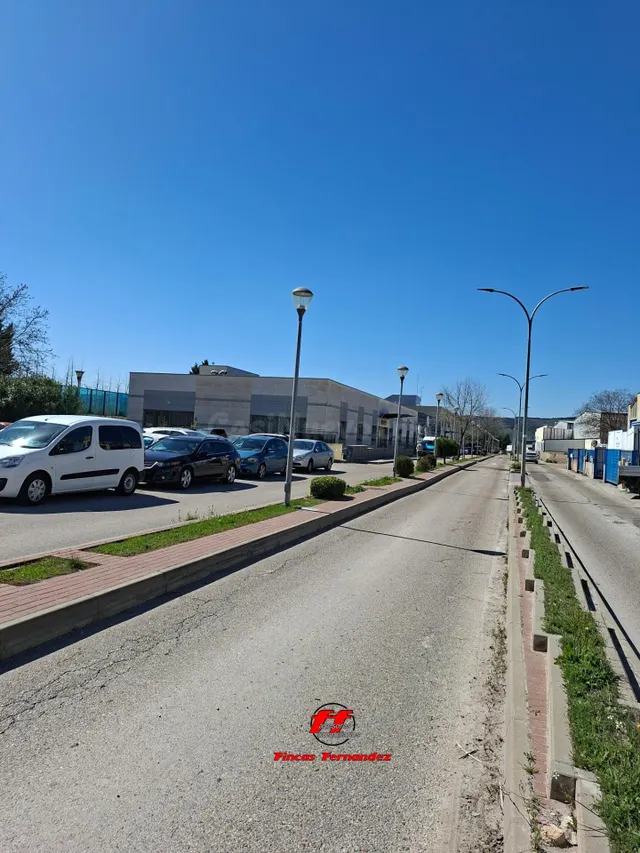 Nave industrial de 166 m2 en Polígono Miralrío de Velillla - foto 4