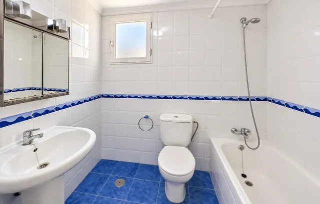 Piso de 3 dormitorios con terraza en Fuengirola — 9