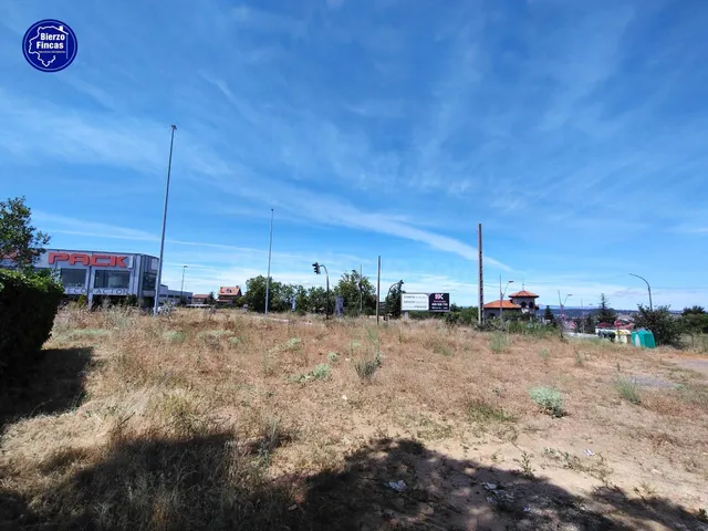 SE VENDE TERRENO URBANIZABLE EN TROBAJO DEL CAMINO - foto 3