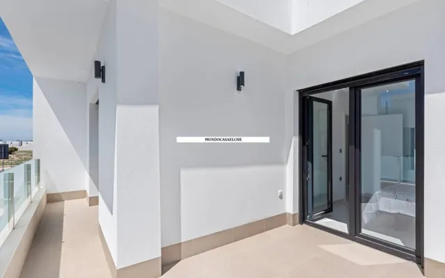 CHALET DE DISEÑO CON PISCINA PROPIA — 11
